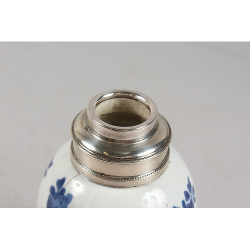 276 - A CHINESE KANGXI PERIOD SILVER MOUNTED BLUE AND WHITE PORCELAIN CADDY, with decorative floral sprays... 