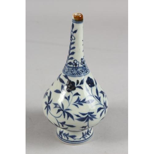 277 - A CHINESE BLUE AND WHITE PORCELAIN ROSEWATER SPRINKLER, 17cm high.