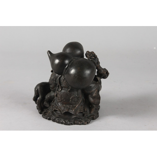 29 - A BRONZE FIGURE OF SHOU LAO WITH DEER, 12cm high.