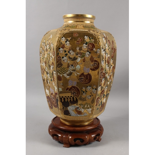 292 - A FINE AND LARGE JAPANESE KINKOZAN GILDED HEXAGONAL SATSUMA VASE ON HARDWOOD STAND, finely painted w... 