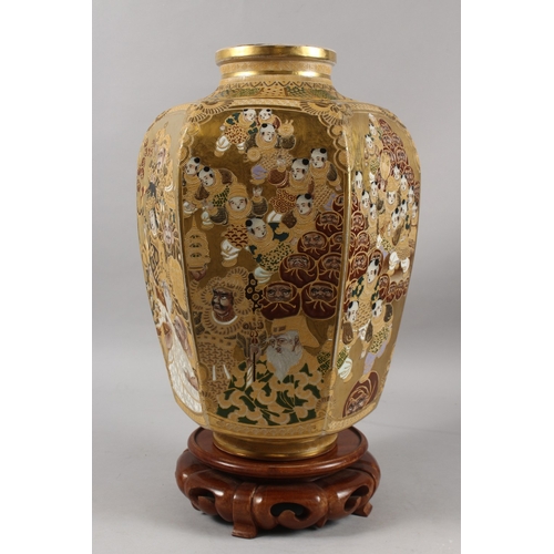 292 - A FINE AND LARGE JAPANESE KINKOZAN GILDED HEXAGONAL SATSUMA VASE ON HARDWOOD STAND, finely painted w... 