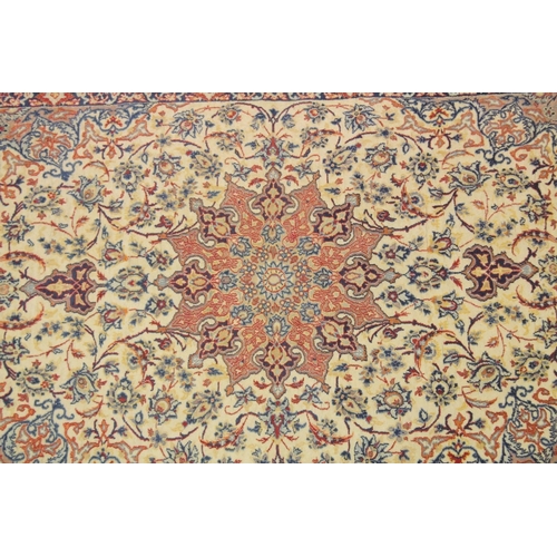 361 - A VERY FINE EARLY 20TH CENTURY PERSIAN ISFAHAN RUG.