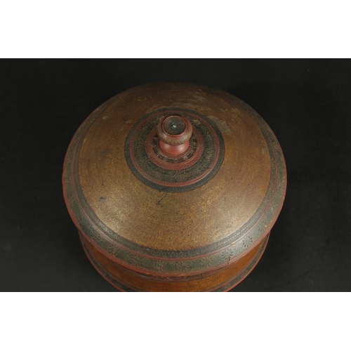 362 - AN EARLY 19TH CENTURY INDIAN LACQUERED WOODEN TURBAN BOX, 24cm wide.