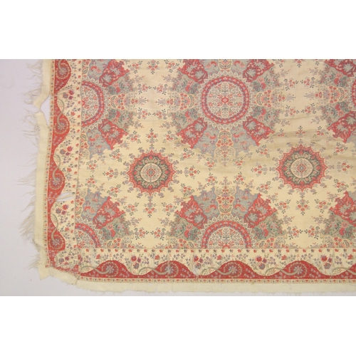 385 - A VERY FINE 19TH CENTURY KASHMIRI SHAWL.