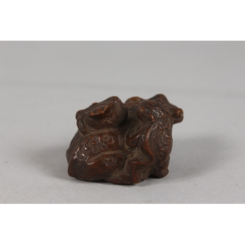 398 - A JAPANESE CARVED WOOD 'THREE-TOAD' NETSUKE, 4.5cm.