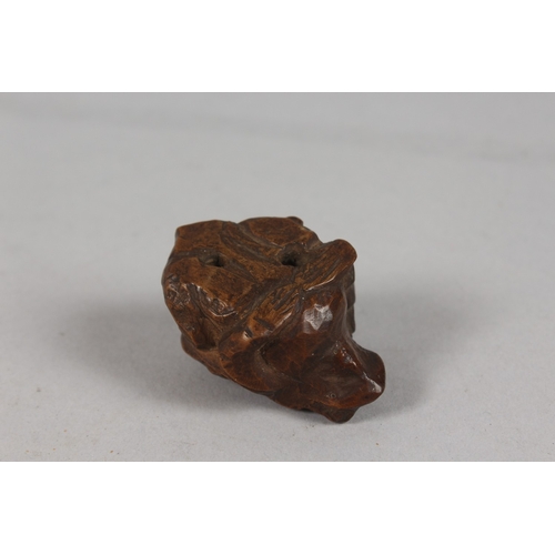 398 - A JAPANESE CARVED WOOD 'THREE-TOAD' NETSUKE, 4.5cm.