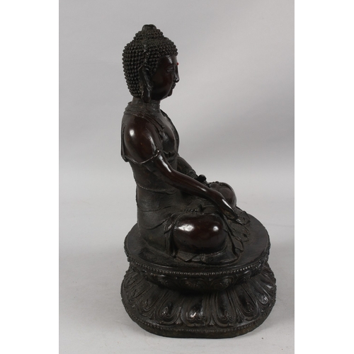 400 - A FINE AND LARGE 17TH-18TH CENTURY BRONZE BUDDHA, seated upon a lotus base with inscription to front... 