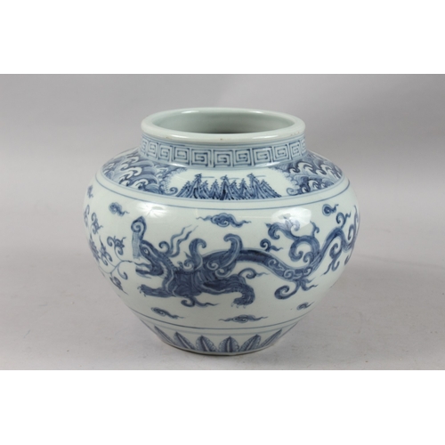 401 - A CHINESE BLUE AND WHITE PORCELAIN 'KUI DRAGON' JAR, 20cm high.