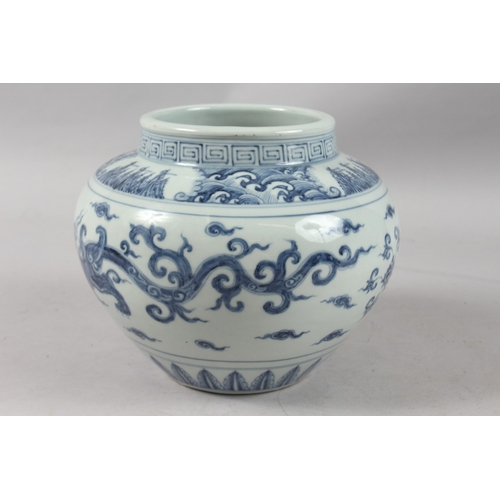 401 - A CHINESE BLUE AND WHITE PORCELAIN 'KUI DRAGON' JAR, 20cm high.