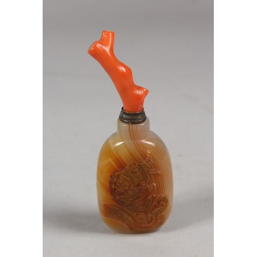 420 - A CHINESE AGATE SNUFF BOTTLE AND STOPPER, 11.5cm high.