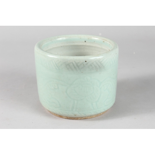 8 - AN EARLY CHINESE CELADON GLAZE POTTERY BRUSH POT, 10.5cm high.