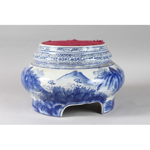 93 - A VERY LARGE BLUE AND WHITE PORCELAIN STAND, painted with a mountainous landscape scene, 35cm diamet... 