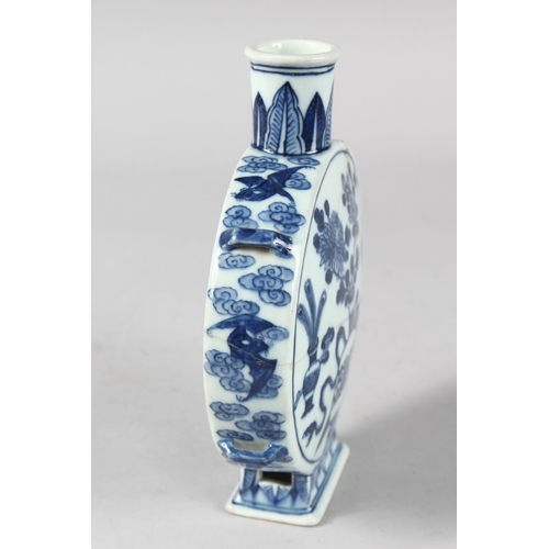 95 - AN 18TH-19TH CENTURY CHINESE BLUE AND WHITE PORCELAIN MOON FLASK, painted with a central vase of flo... 