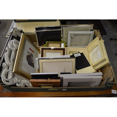 121 - A quantity of decorative photograph frames.