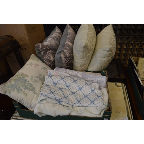 124 - Decorative textiles and cushions.