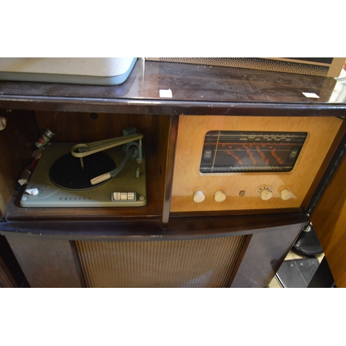 134 - An old radiogram.