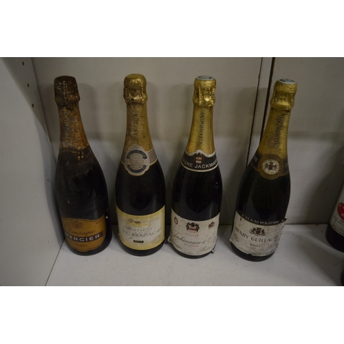 542 - Eight bottles of old champagne.