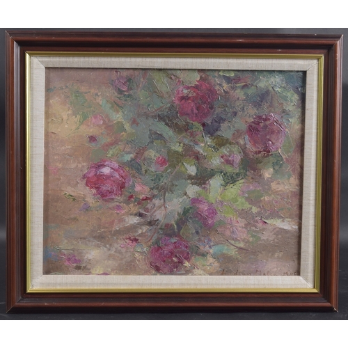 212 - LINDSAY MALLEN? (CONTEMPORARY) Study of roses, oil on canvas, indistinctly signed and dated 1995, Pa... 