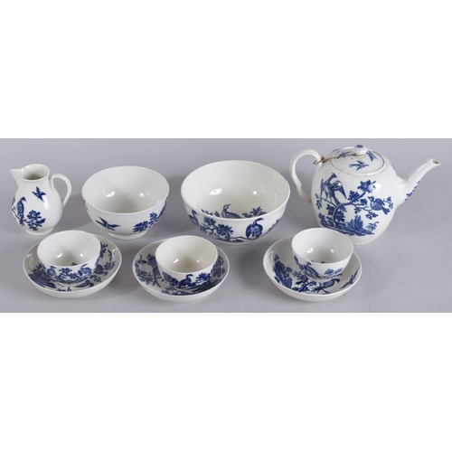 565 - A WORCESTER BLUE AND WHITE PART TEA SET 