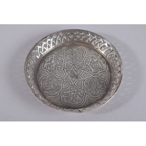 117 - A SMALL OTTOMAN SILVER PIN DISH, hallmarked with tughra in the centre, with calligraphy and openwork... 