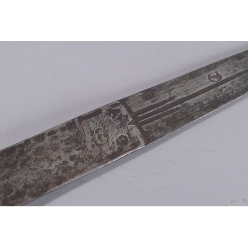 196 - AN OMANI EMIRATI AFRICAN SWORD, with leather wrapped and reptile skin grip, 89cm long.