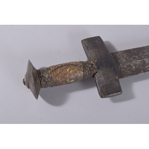 196 - AN OMANI EMIRATI AFRICAN SWORD, with leather wrapped and reptile skin grip, 89cm long.