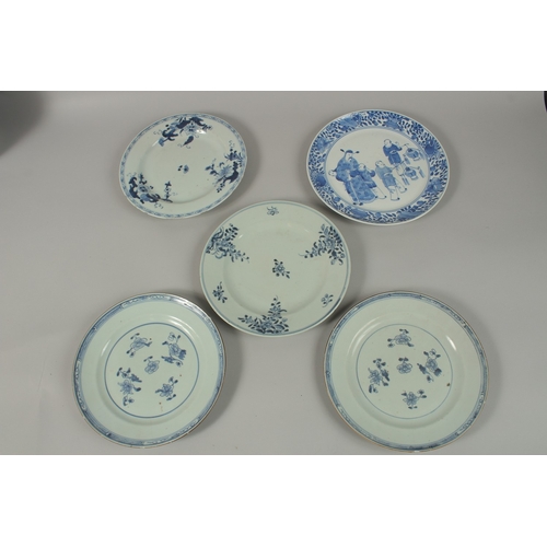 444 - FIVE CHINESE BLUE AND WHITE PORCELAIN PLATES, (5).