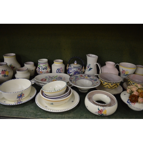 652 - A good collection of Poole pottery to include numerous jugs, bowls, vases etc.