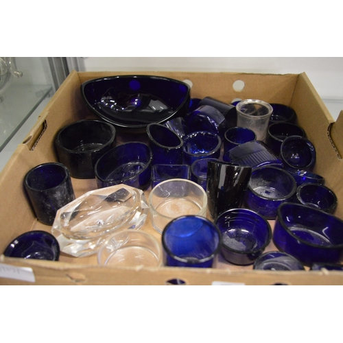 841 - A quantity of blue glass and other liners.