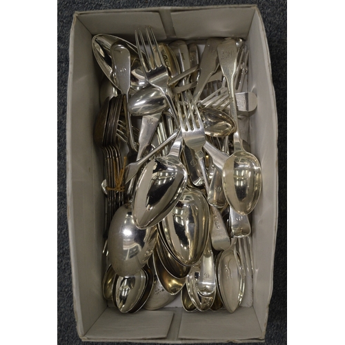 843 - A quantity of silver flatware, various makers and dates, approx 56 ounces.