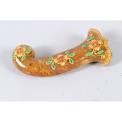 147 - AN INLAID HARDSTONE MUGHAL HANDLE. 5.5ins long.