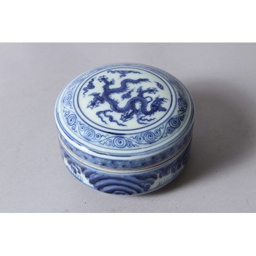 153 - A CHINESE BLUE AND WHITE PORCELAIN CIRCULAR BOX AND COVER, painted with dragons, six character mark ... 
