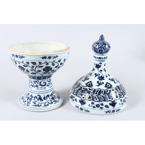 172 - A CHINESE BLUE AND WHITE PORCELAIN PEDESTAL BOWL AND COVER, the cover with pierced decoration. 37cms... 
