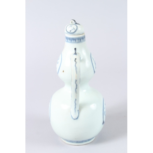 173 - A CHINESE BLUE AND WHITE PORCELAIN EWER AND COVER, decorated in the Islamic style.