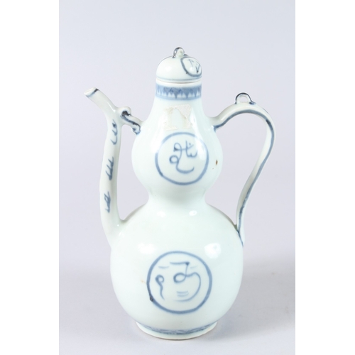 173 - A CHINESE BLUE AND WHITE PORCELAIN EWER AND COVER, decorated in the Islamic style.
