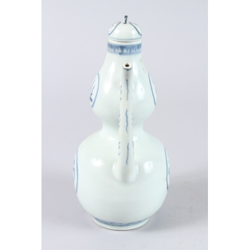173 - A CHINESE BLUE AND WHITE PORCELAIN EWER AND COVER, decorated in the Islamic style.