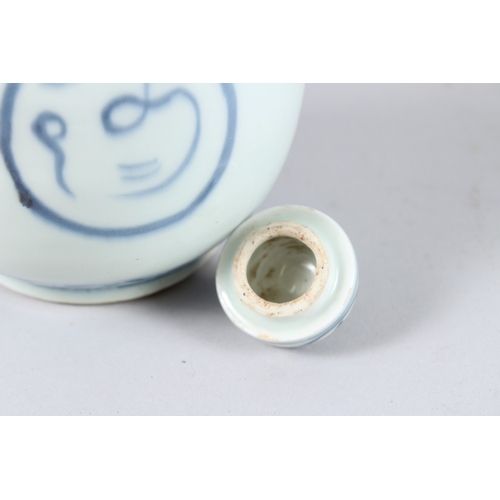 173 - A CHINESE BLUE AND WHITE PORCELAIN EWER AND COVER, decorated in the Islamic style.