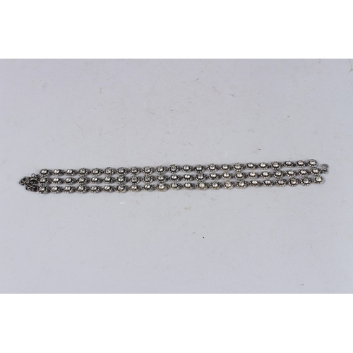 370 - A CHRISTIAN DIOR SIGNED DIAMANTE CHOKER.