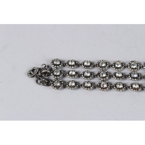 370 - A CHRISTIAN DIOR SIGNED DIAMANTE CHOKER.