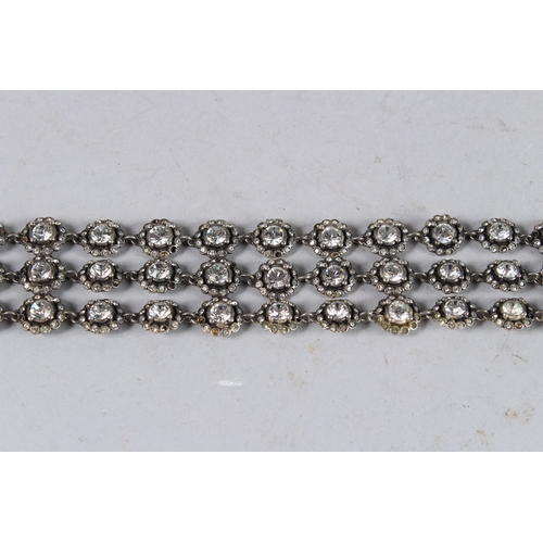 370 - A CHRISTIAN DIOR SIGNED DIAMANTE CHOKER.