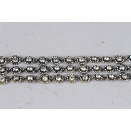 370 - A CHRISTIAN DIOR SIGNED DIAMANTE CHOKER.