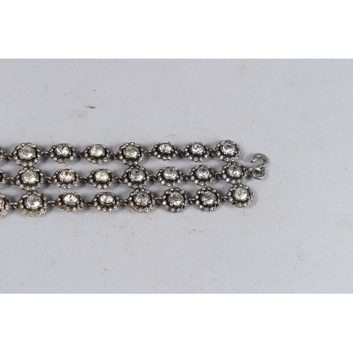 370 - A CHRISTIAN DIOR SIGNED DIAMANTE CHOKER.