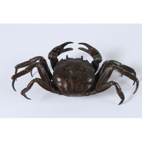 102 - A JAPANESE BRONZE OKIMONO CRAB. 15cms.