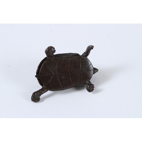 104 - A JAPANESE BRONZE OKIMONO TURTLE with articulated head and tail. 5cms.