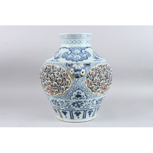 122 - A FINE CHINESE UNDERGLAZE RED, BLUE AND WHITE JAR. 36cms high.