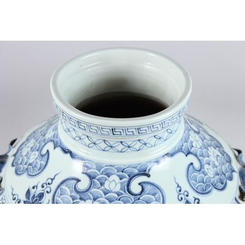 122 - A FINE CHINESE UNDERGLAZE RED, BLUE AND WHITE JAR. 36cms high.