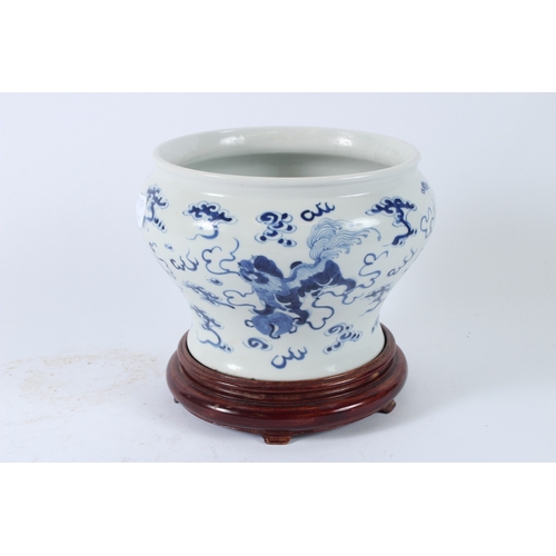 181 - A GOOD CHINESE BLUE AND WHITE PORCELAIN BOWL with dragon and cloud decoration. 18cms diameter x 15cm... 