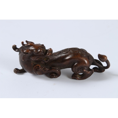 95 - A JAPANESE BRONZE OKIMONO DRAGON. 8cms.