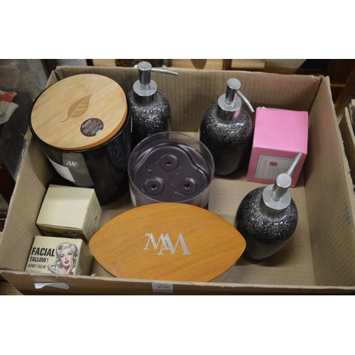 570 - Candles and other decorative items.