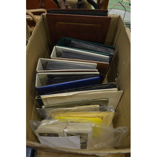587 - A quantity of postcard albums and contents together with loose postcards.